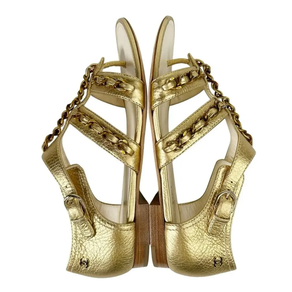 CHANEL Gold Metallic Leather Chain Accent Interlocking CC Flat Sandals